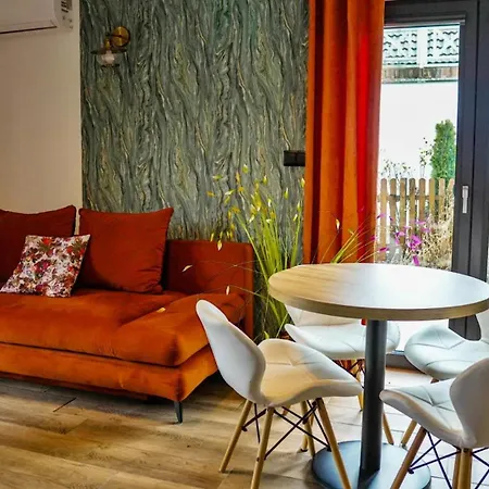 Nadmorska Osada * Osłonino